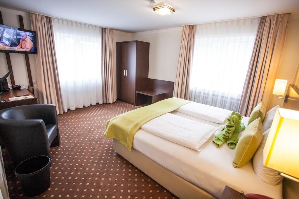Hotel Ochsen Bad Saulgau Bagian luar foto